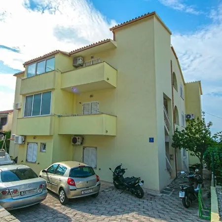 8 Apartment