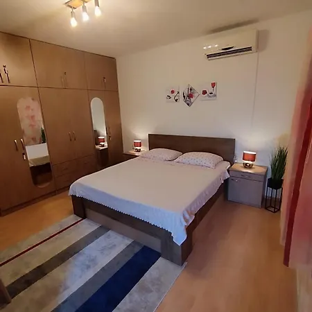8 Apartment *