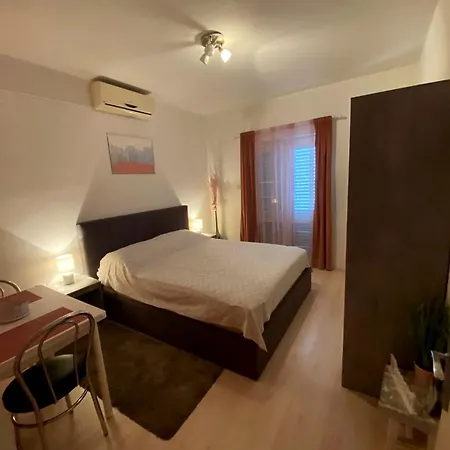 8 * Makarska