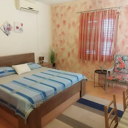 8 Apartment