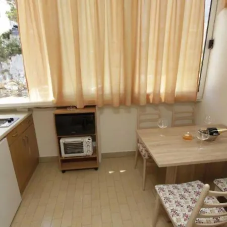 8 * Makarska
