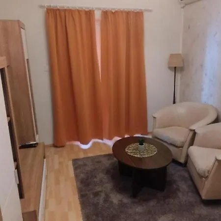 8 * Makarska