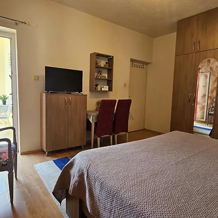 8 Apartment