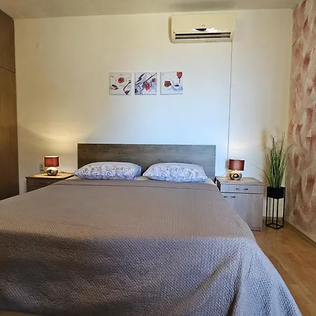 8 公寓