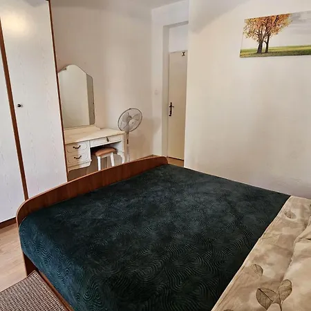 Apartmán 8 *