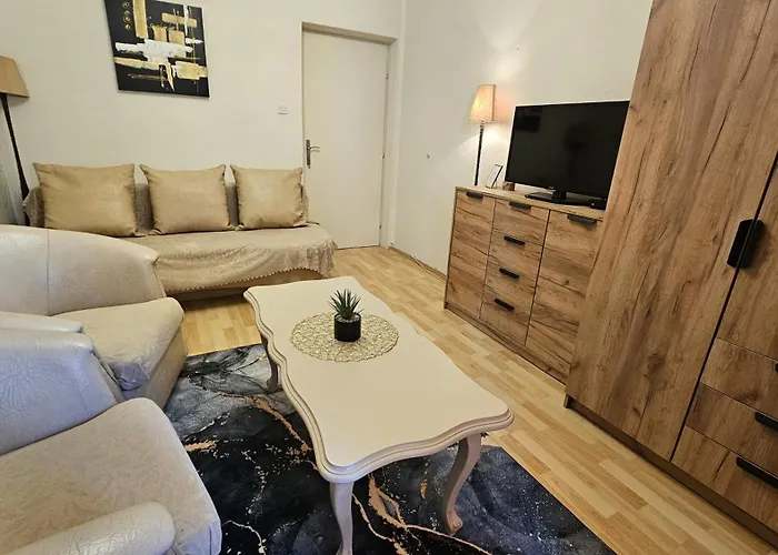8 * Makarska