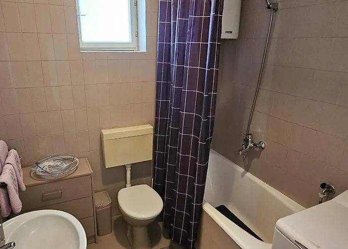 8 * Makarska